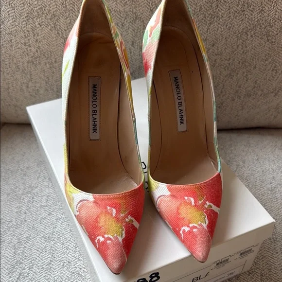 Manolo Blahnik BB 105 Pumps - Picture 6 of 13